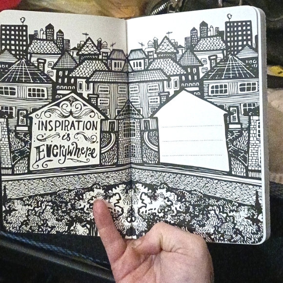 Journal with interesting color pages throughout based on London & traveling - Picture 2 of 6